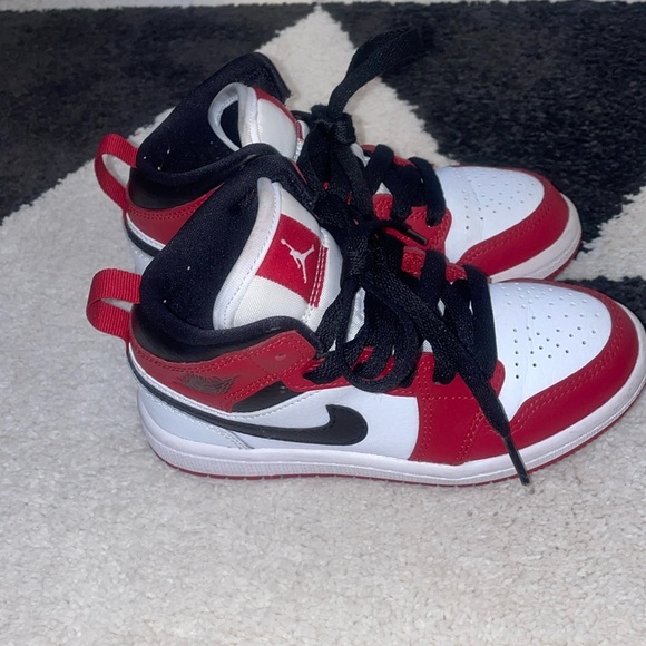 Air Jordan 1 Mid "Chicago 2020" - Picture 2 of 7